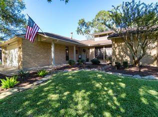 2213 Riverside Dr, West Columbia, TX 77486