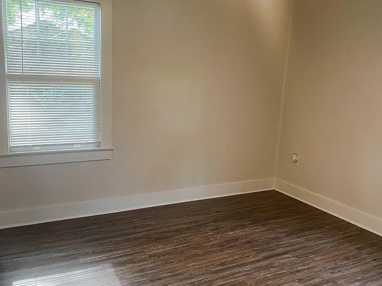 304 N 25th Ave — Photo 8