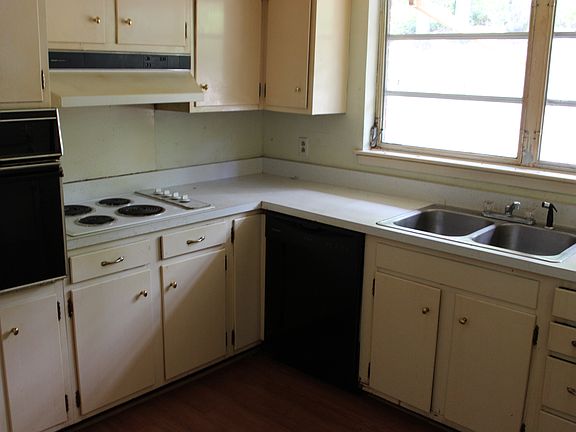 2nd image of 3504 Pinellas Ln