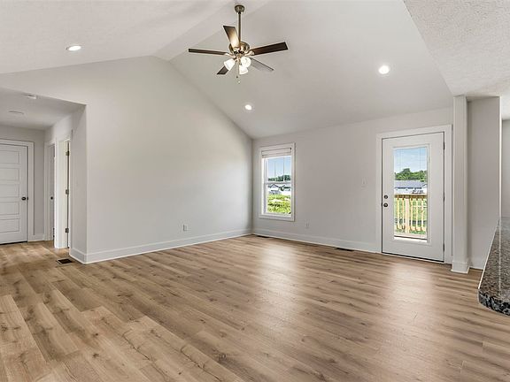 5th image of 515 Tundra Ave