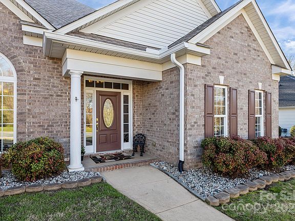 5th image of 7733 Woodcrest Dr