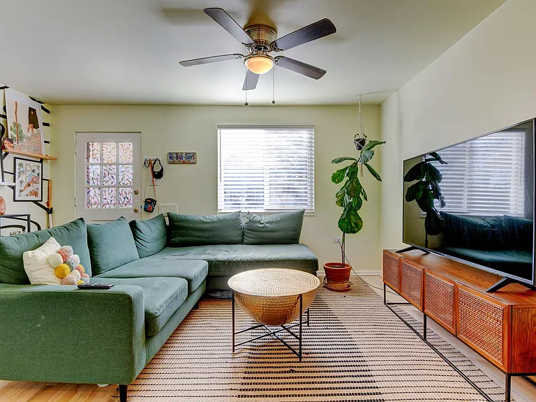 1427 N Jasmine St — Photo 7