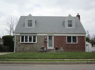 14 Leslie Ln, New Hyde Park, NY 11040