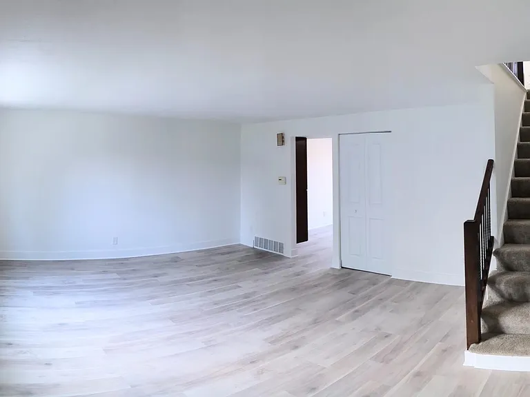 3005 Thames Ln — Photo 2