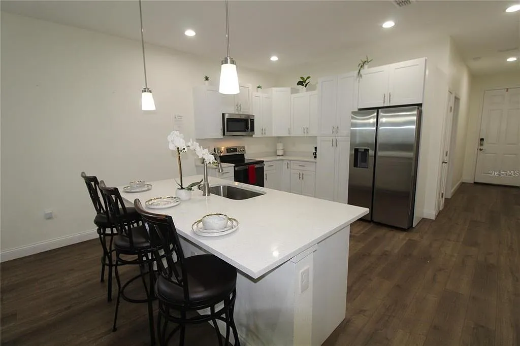 4 bed, 3.0 bath, 1868 sqft, $2,900 — Photo 3