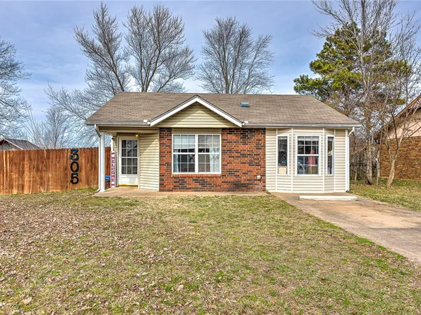305 W Rolling Oaks Dr, Rogers, AR 72756