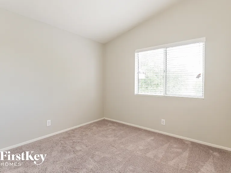 1573 Alpine Hills Ave — Photo 9