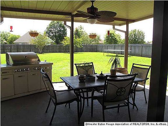 3rd image of 17144 Fountainbleau Dr