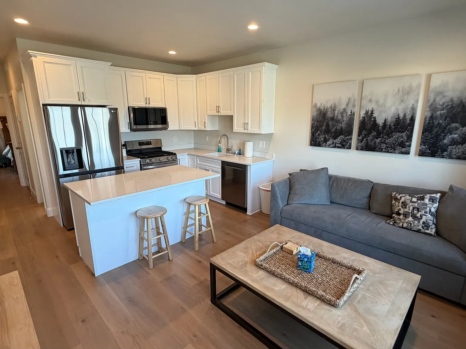 1 bed, 600 sqft, $1,900 — Photo 2