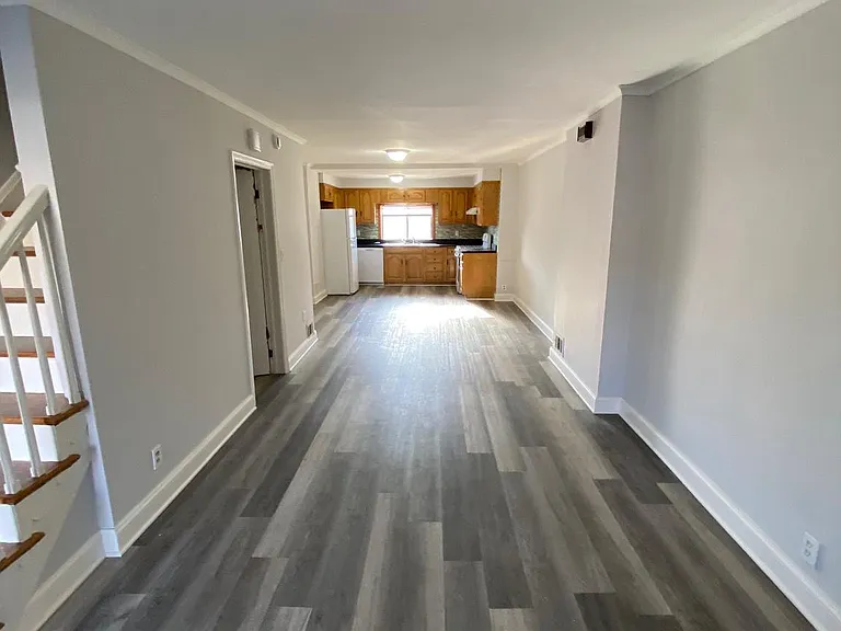 338 Gusryan St — Photo 3