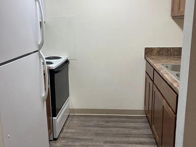 1320-1322 W Meadows Dr — Photo 21