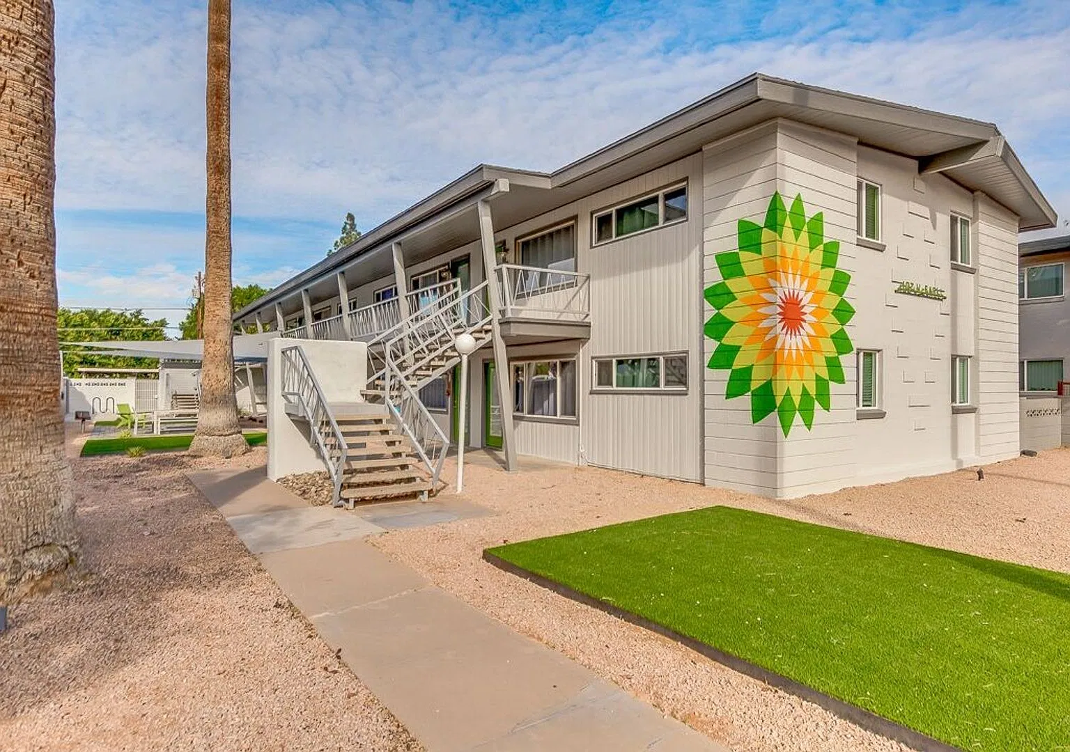 Earll Palms — Photo 1