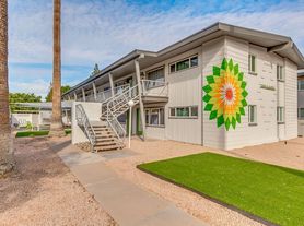 Earll Palms