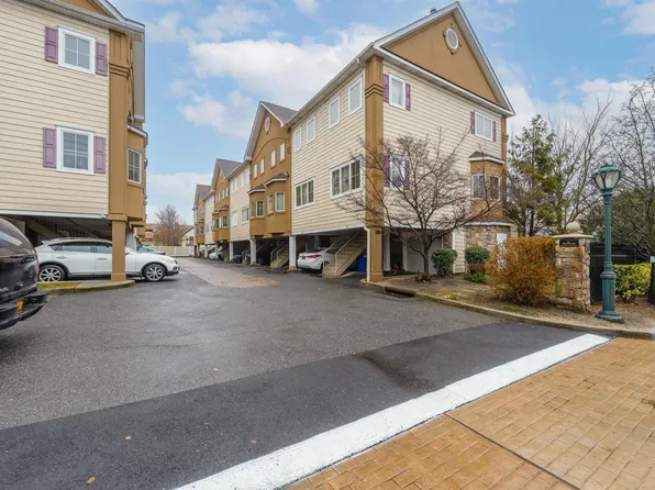 330 Maple Avenue #5, Westbury, NY 11590