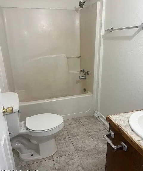 1000 Lucas Ln — Photo 4