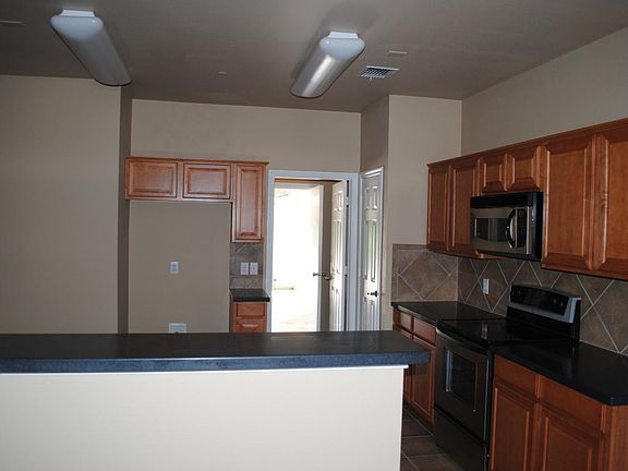 4th image of 2920 Muirfield Dr
