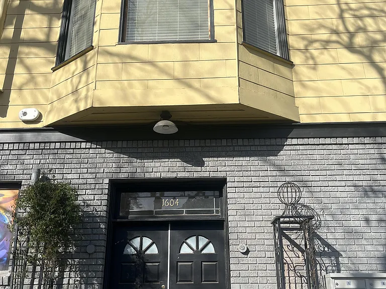 1604 21st St #302 — Photo 9