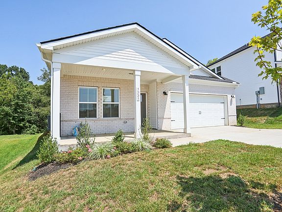 3rd image of 1331 Bluffton Cir