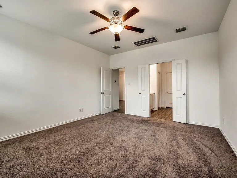 5836 Priory Dr — Photo 16
