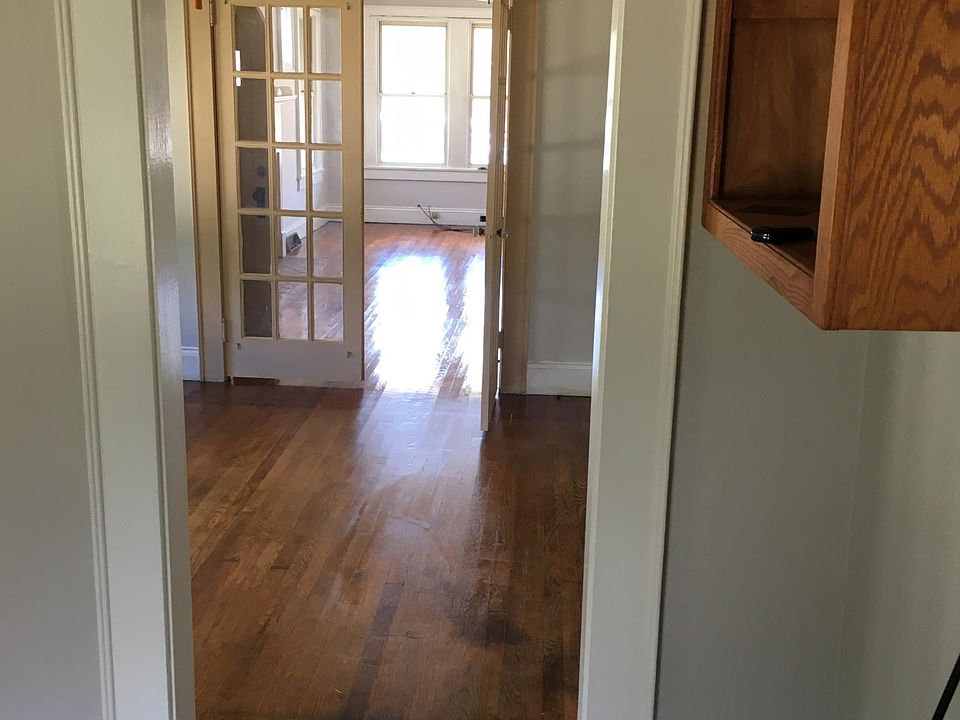 2nd image of 1870 Hollywood Dr