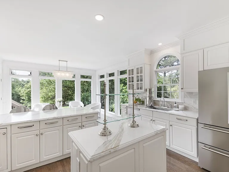 9435 Norwood Dr — Photo 15