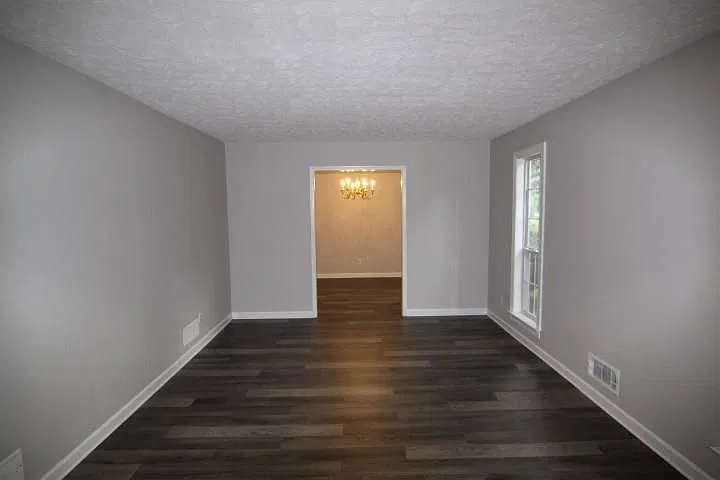 3 bed, 2.0 bath, 2016 sqft, $2,300 — Photo 3