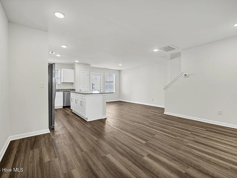 24 W Farley Dr — Photo 5