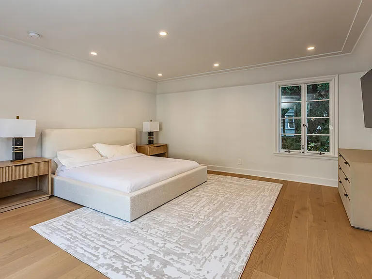 702 N Beverly Dr — Photo 34