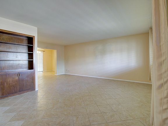 3rd image of 10919 W Connecticut Ave