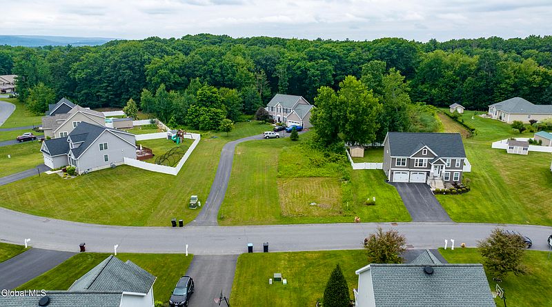 3rd image of 311 Steeple Way