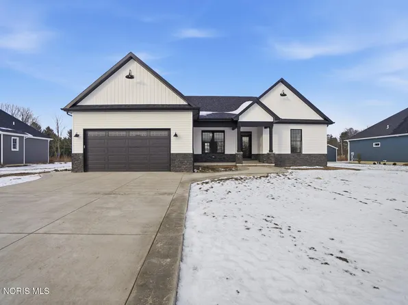 432 Linden Dr, Pemberville, OH 43450