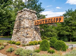 527 Southcliff Pkwy #723, Fairview, NC 28730