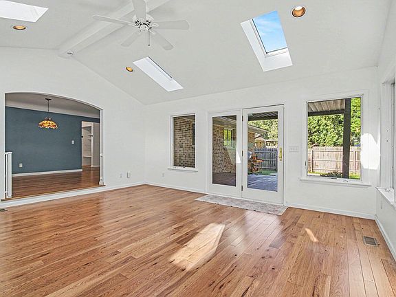 5th image of 1870 Stratford Rd