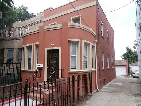 5th image of 2079 Cedar Ave