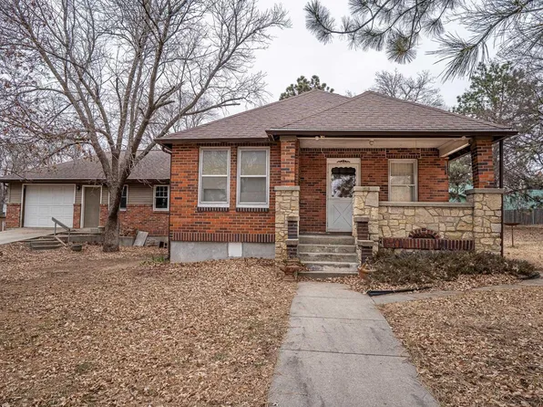 1019 Grant Ave, Clay Center, KS 67432