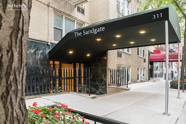 Sold by Sotheby's International Realty | media 10