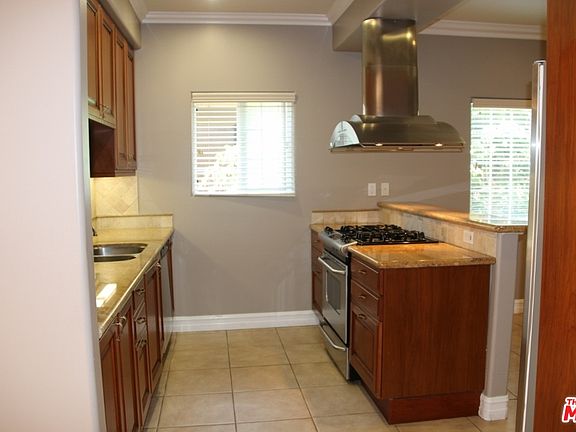 4th image of 1534 Greenfield Ave APT 102