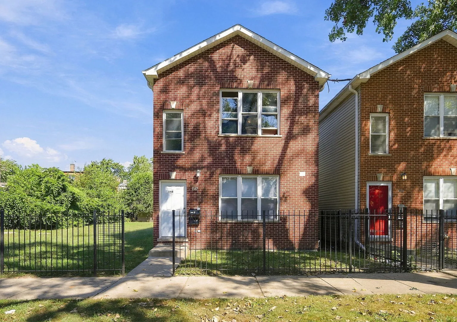 4 bed, 1400 sqft, $2,000 — Photo 1