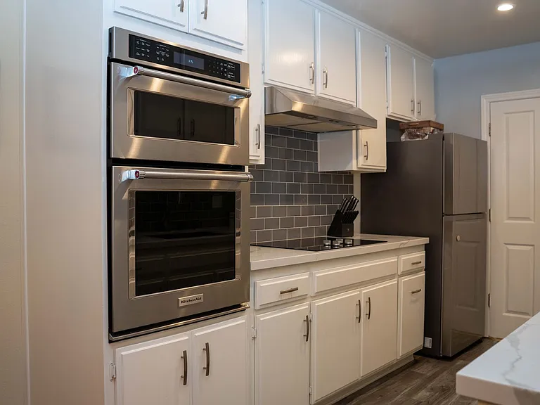 4521 Colbath Ave #103 — Photo 7
