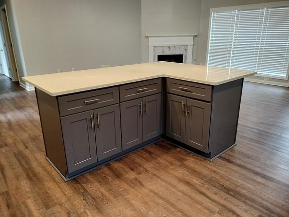 5th image of 105 Paris Dr