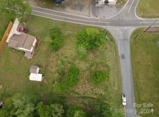 2712 Cliftwood Cir, Hickory, NC 28601