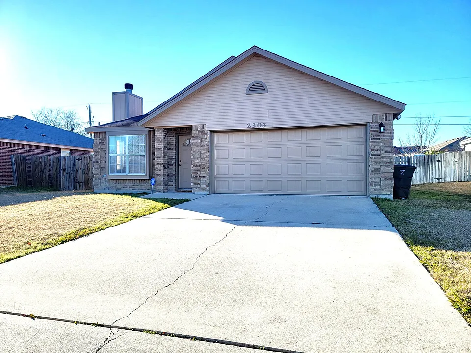 2303 Rainforest Ln