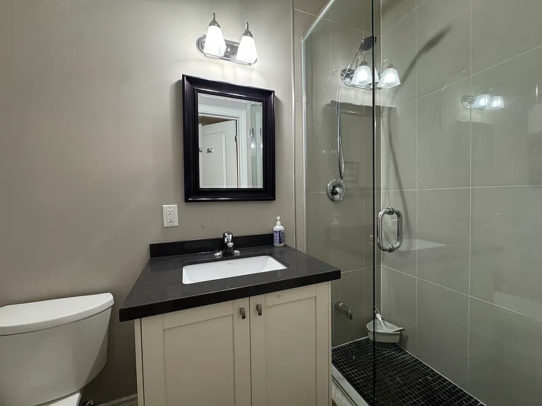 18B Algoma St — Photo 30
