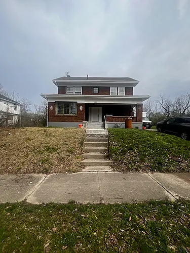 1821 W Grand Ave Photo 1