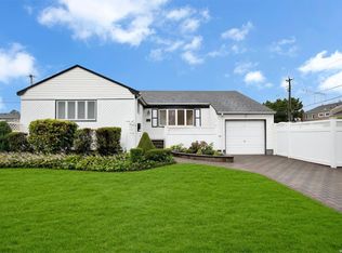 17 Walter Ave, Massapequa, NY 11758