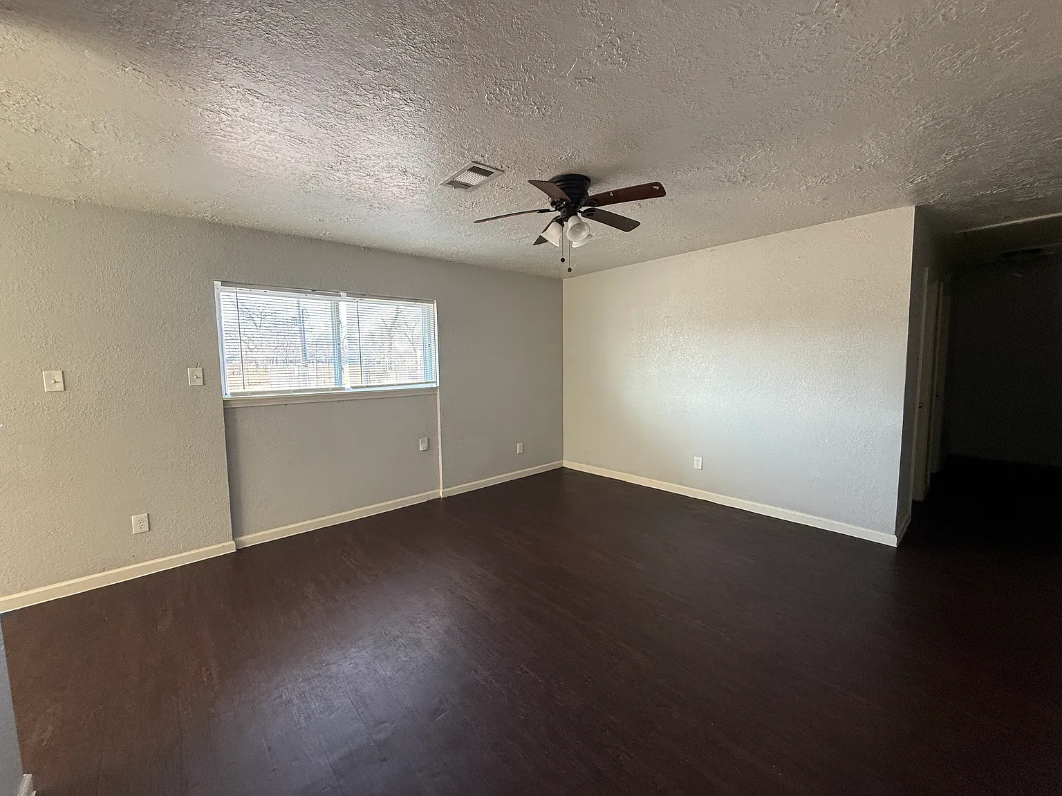 3 bed, 1.5 bath, 1300 sqft, $1,500 — Photo 4