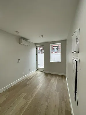 Rented by Aron Fried, LREB | media 4