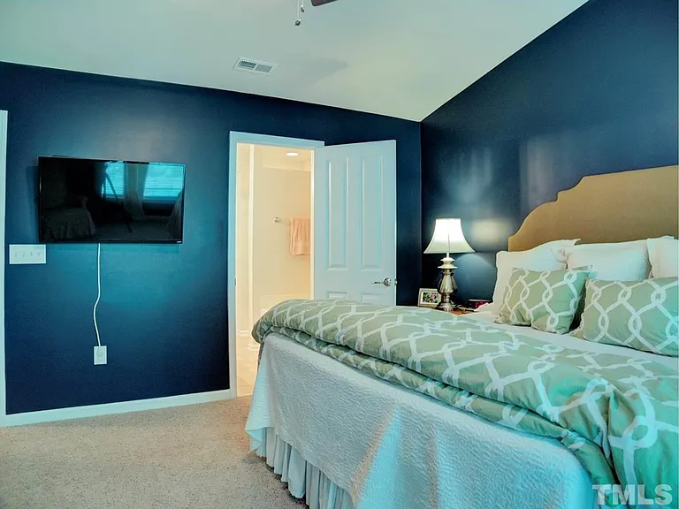 516 Dyersville Dr — Photo 10