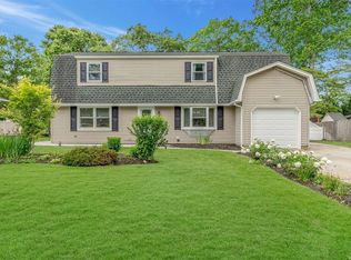 90 McGaw Ave, Lake Grove, NY 11755