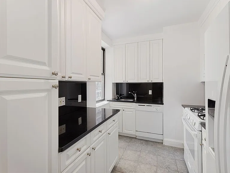 310 E 75th St #4G — Photo 11